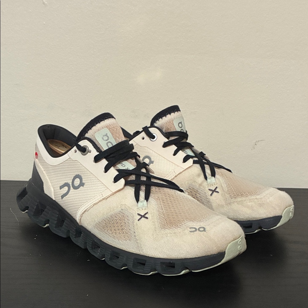 On Running clouds x3 sneakers fawn size8 - Picture 4 of 11
